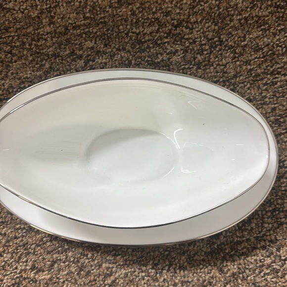 Noritake China “Colony” white gravy bowl - Picture 3 of 3